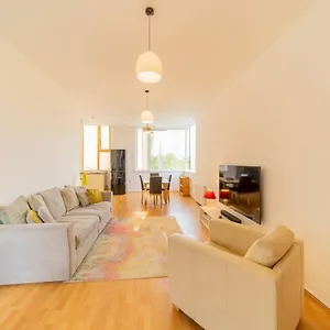 pass-the-keys-spacious-1-bedroom-condo-in-the-royal-docks.cambridgehotelsuk.com/