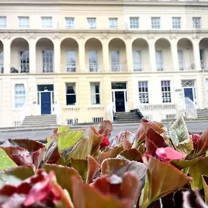 81-promenade-cheltenham.cardiffhotelswales.com/
