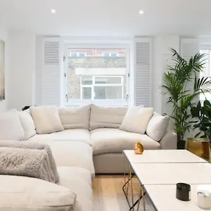 stunning-newly-refurbished-2bd-shoreditch-flat.cambridgehotelsuk.com/